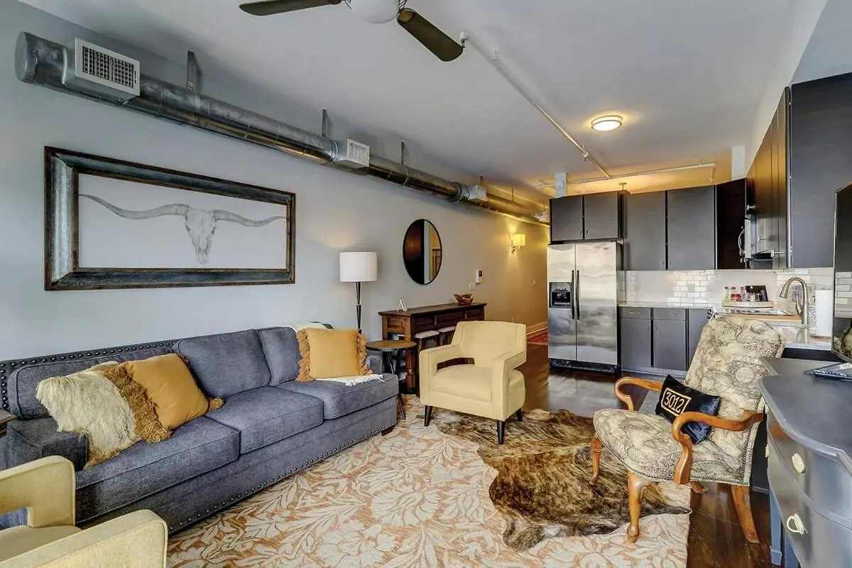 Old Towne Loft On Broughton -Steps To City Market Savannah USA